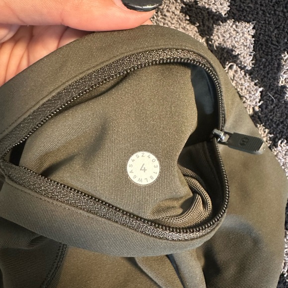 Navy green lulu cropped leggings - Picture 3 of 3